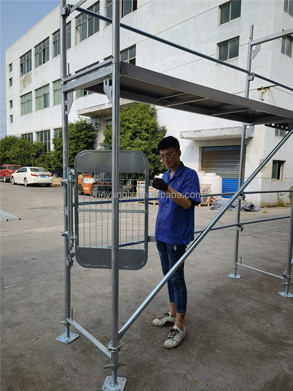 Match with our self-closing ladder access gate Combine com nosso portão de acesso de escada com fechamento automático