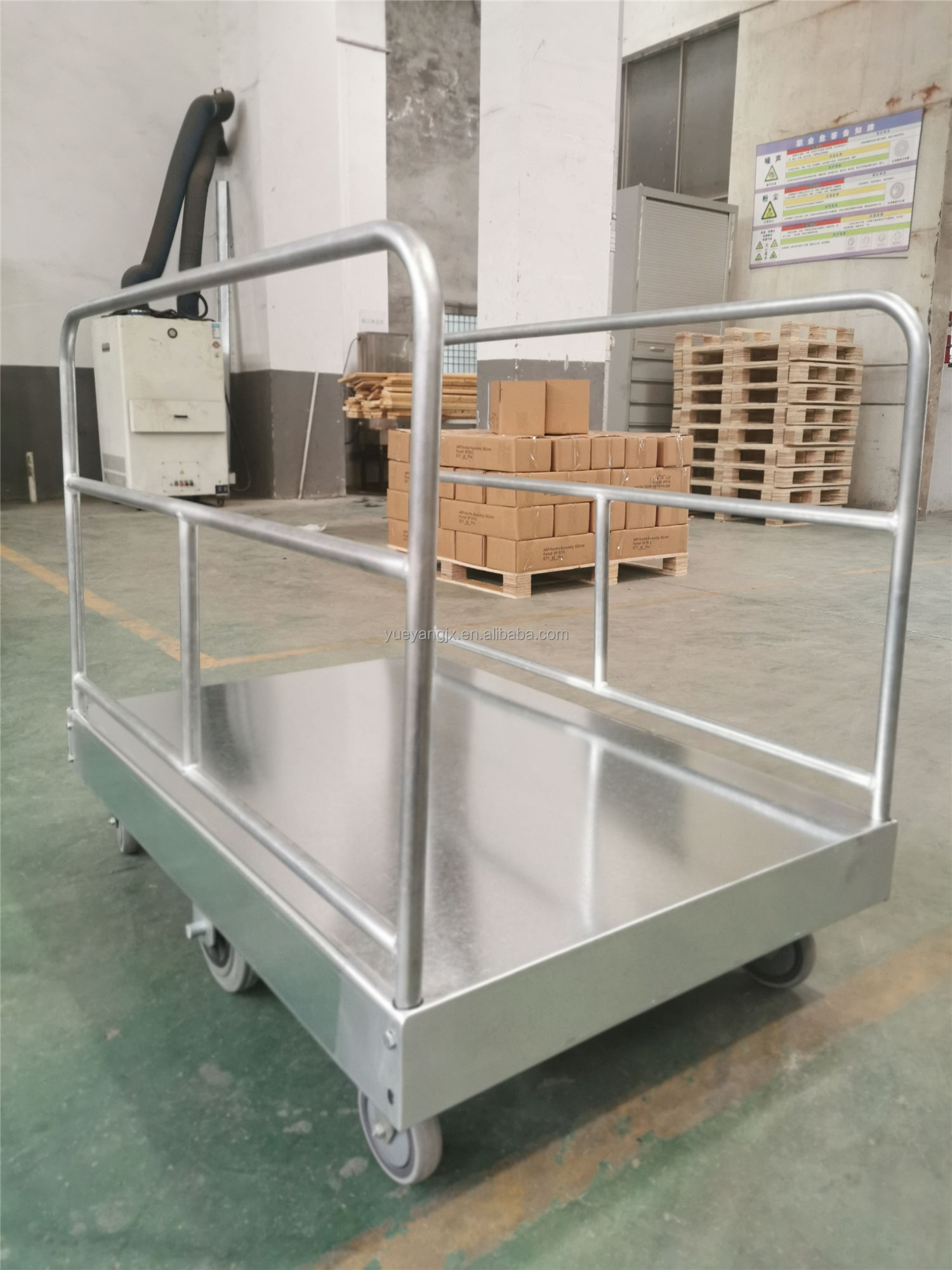 Hand Trolley With Size 1220mm Length, 750mm Width and 1000mm Height