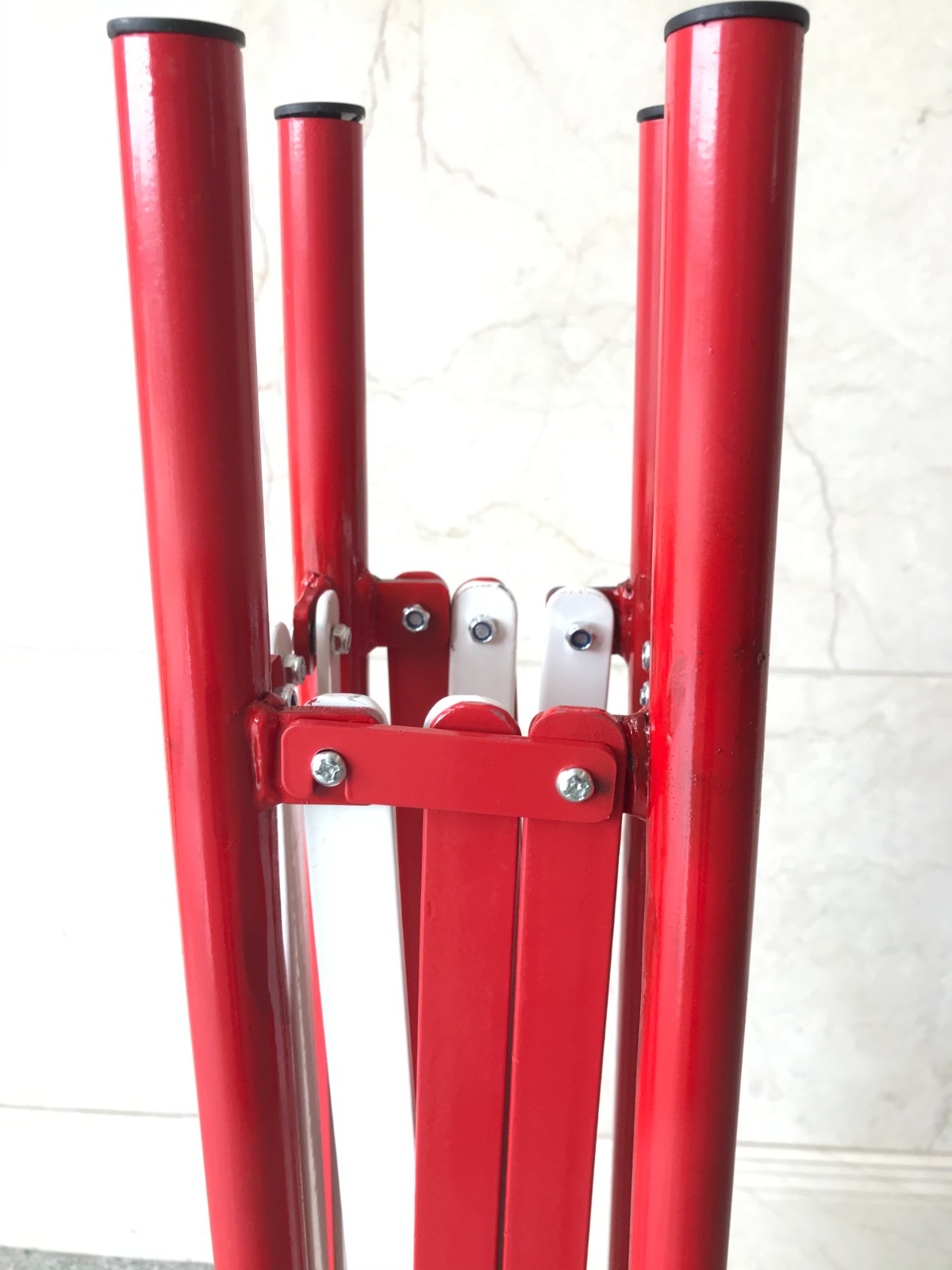 Square expandable safeguard barrier for manhole