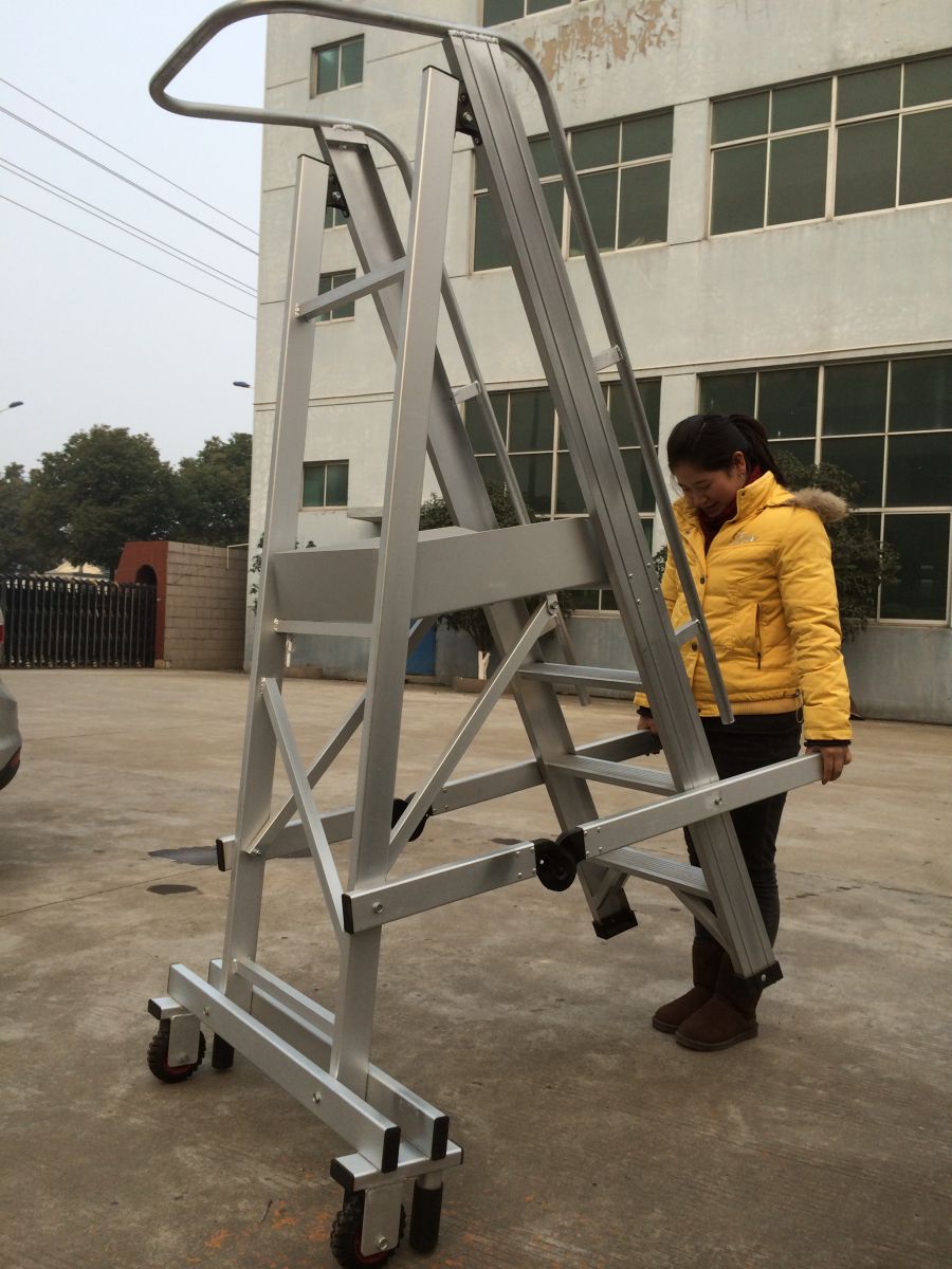 Physical pictures of Aluminum Safety Step Ladder With Handrail