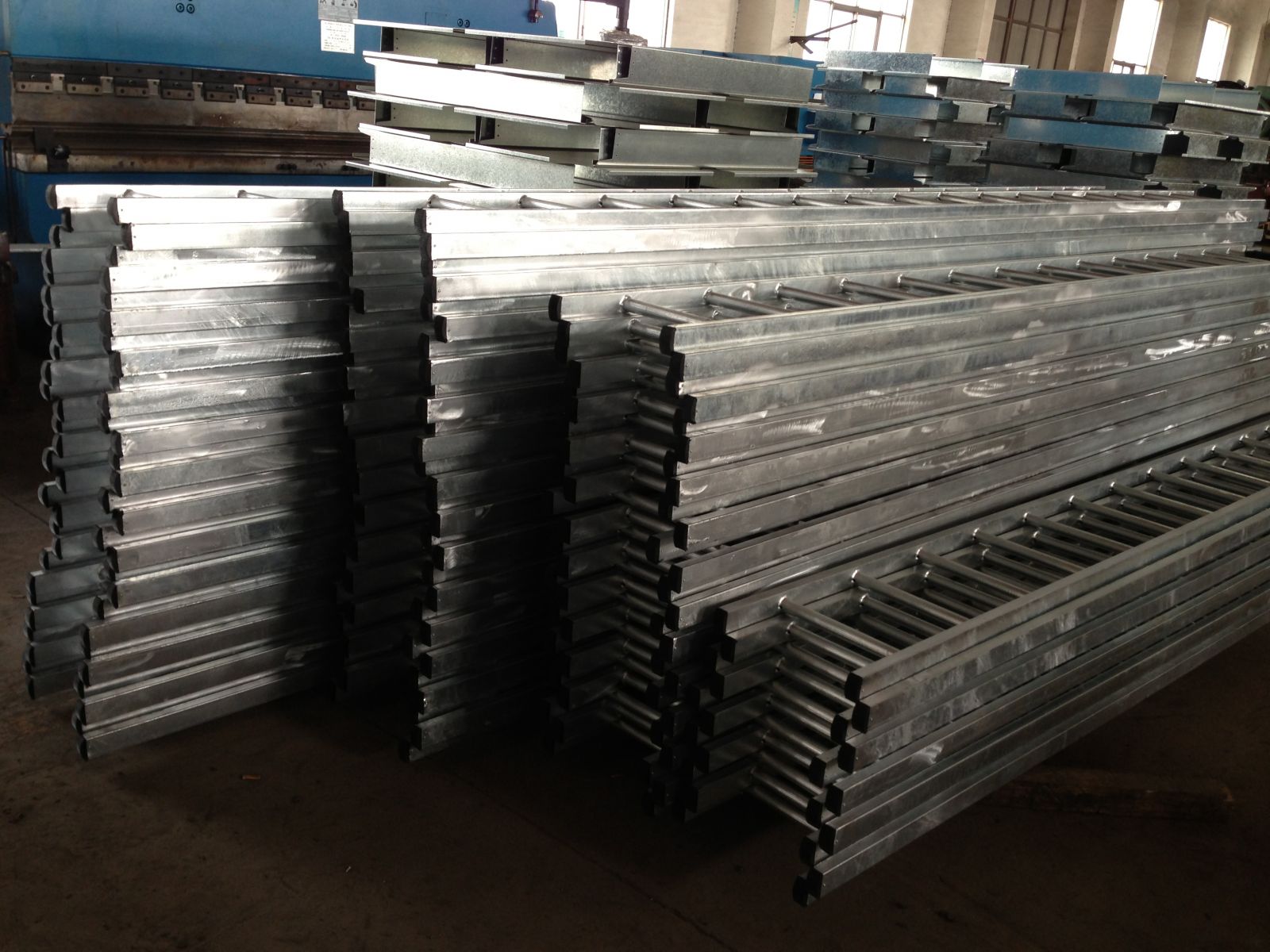 placement of Galvanized Steel Scaffolding Ladder With Classic Design