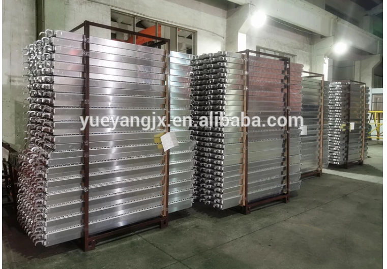 placement of Steel Scaffolding Corner Plank Decking With Toe Board In Layher Style
