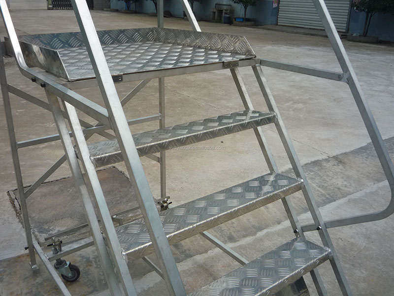 Big Platform With Anti-skidding Profile For Comfortable Standing. Big Platform With Anti-skidding Profile For Comfortable Standing.