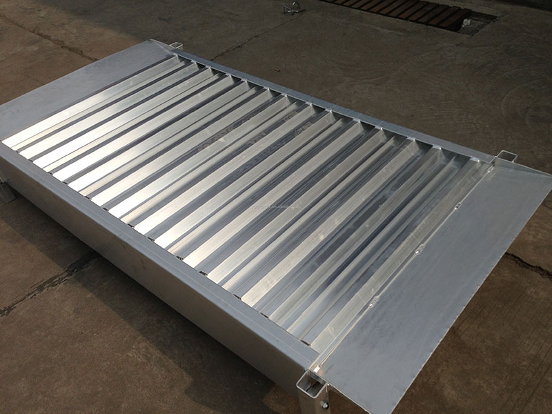 Gangway body is made of customized profile, thickness gets to 30mm, which bring maximum support strength
